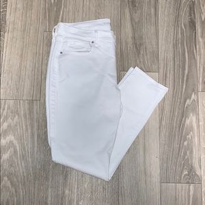 White Old Navy Skinny/Straight leg Jeans